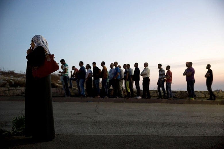 Israel lifts Muslim age limit at Jerusalem shrine