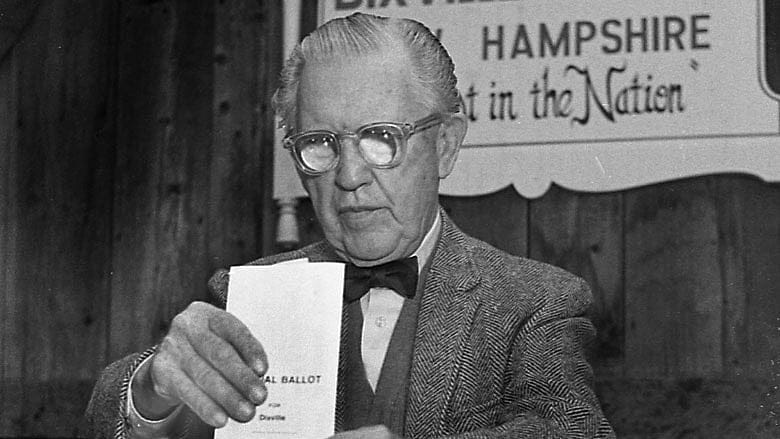 Dixville, N.H.: Candidates and photographers battle for midnight vote