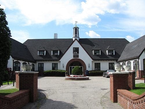 As Mount Ida’s Debt Increased, So Did Its Executives’ Pay