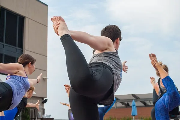 Yoga pants: The fashion police go both ways